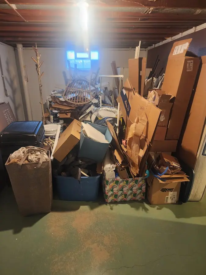 Roll-off dumpster container at job site for Construction Dumpster Rental in San Buenaventura (Ventura)